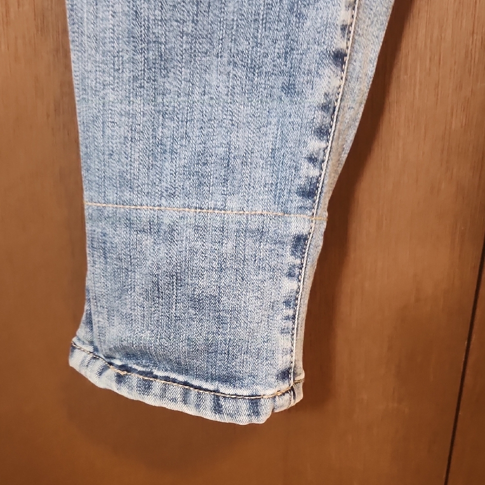 Maurices Light Blue Ankle Jeans - Picture 3 of 6